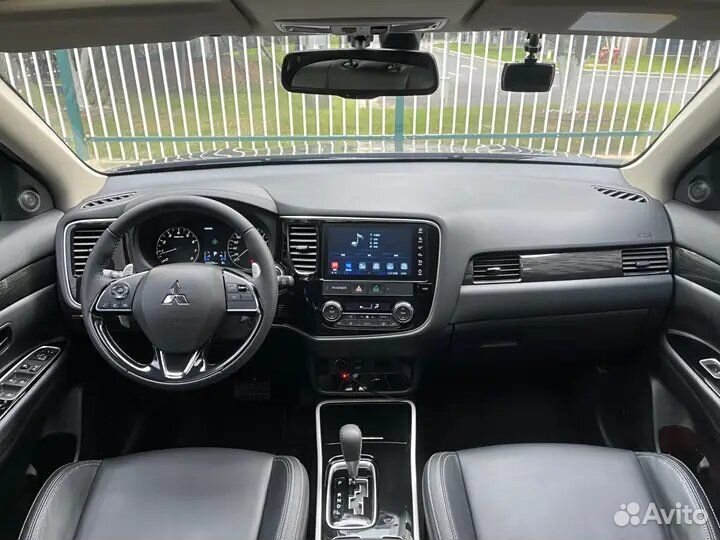 Mitsubishi Outlander 2.4 CVT, 2020, 26 000 км