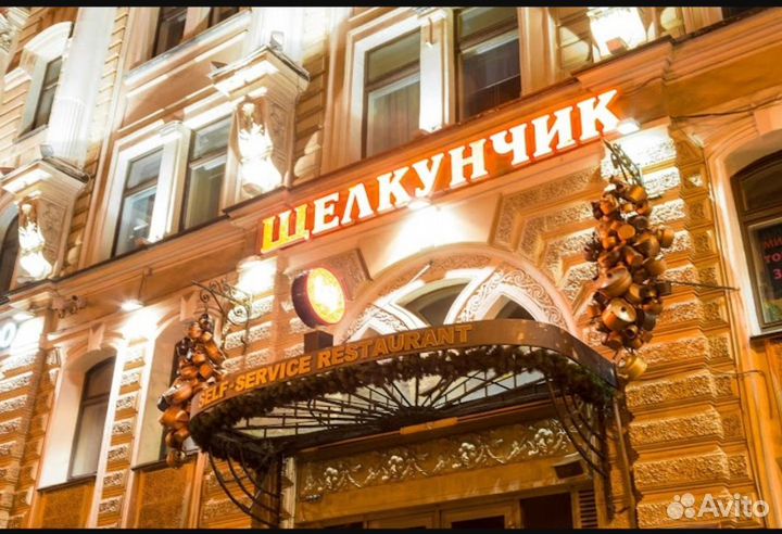 Повар мясного цеха в столовую