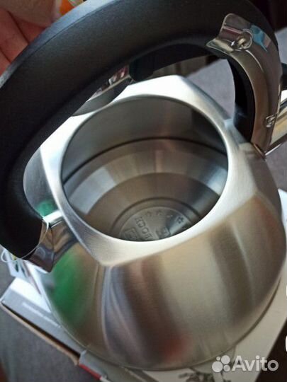 Чайник со свистком новый 3 л