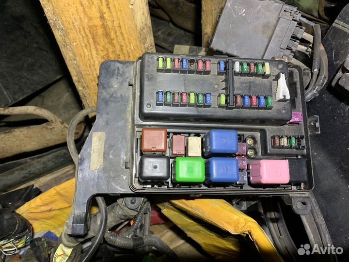 Подкапотный блок предохранителей Lexus lx470 2005г