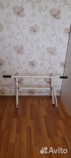 Турник настенный