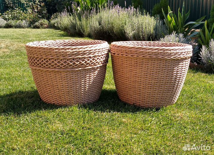 Большое кашпо из искусственного ротанга