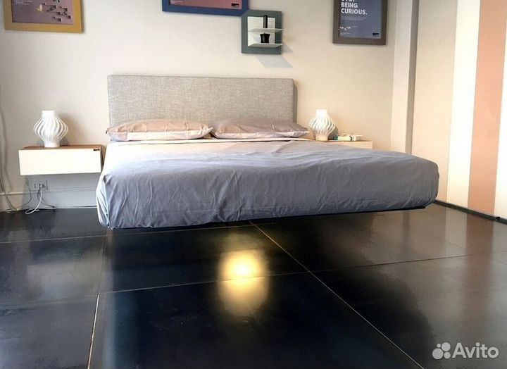 Парящая кровать на металлокаркасе