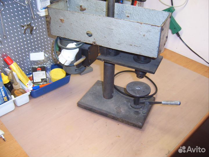 Настольный сверлильный станок для точных работ