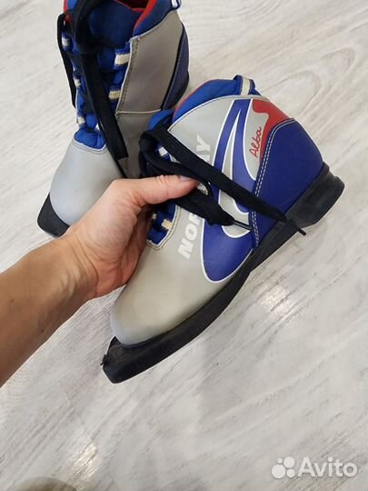 Лыжные ботинки