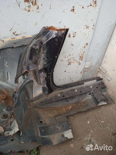 Четверть передняя правая infiniti s51 14г