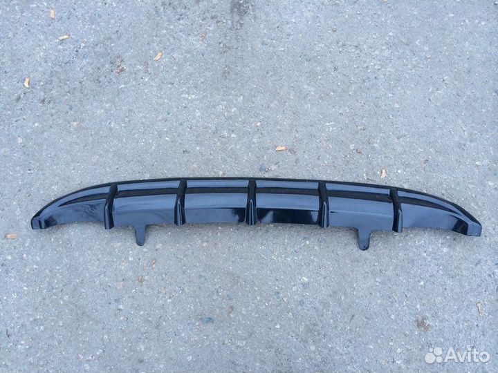 Накладка на бампер camry 50 (диффузор )