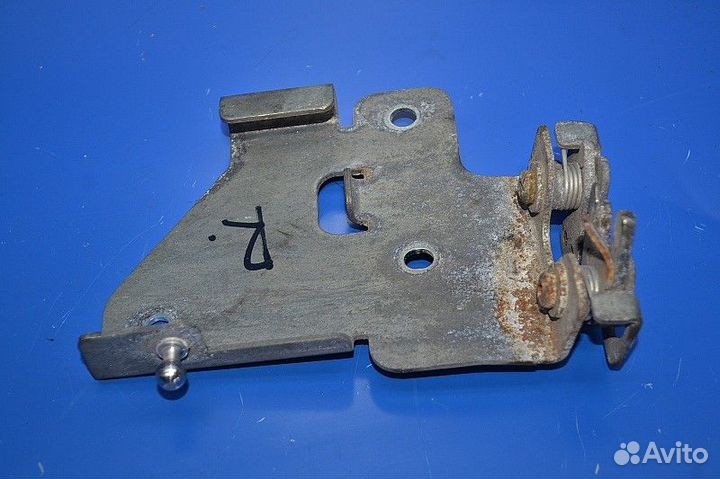 Замок решетки радиатора, правый DAF XF106 (01.14)