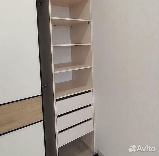 Зеркальный шкаф