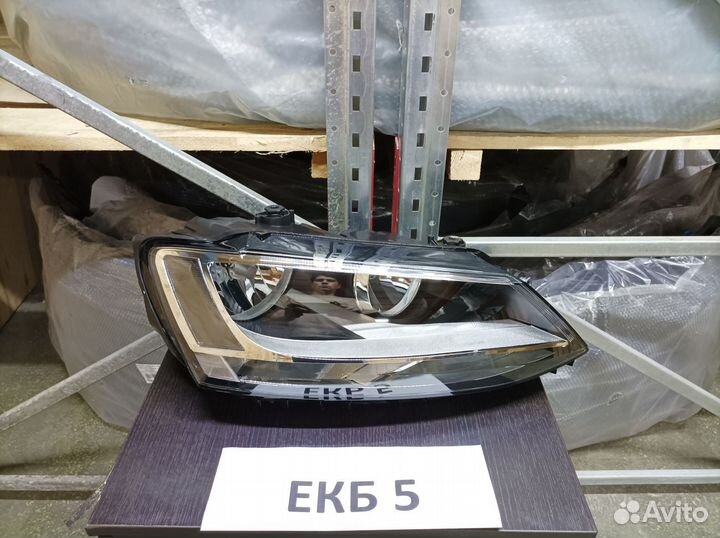 Фара правая Volkswagen Jetta 6 2010