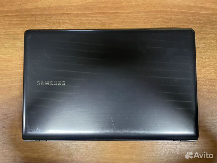Ноутбук Samsung np300v5a/ amd a6 2ядра/4гб озу