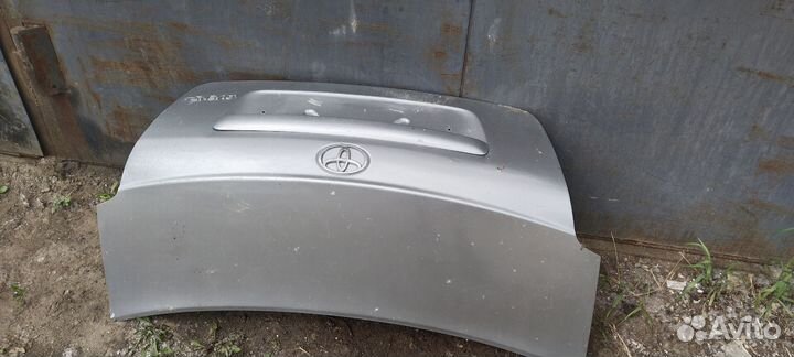 Крышка багажника Тойота Авенсис