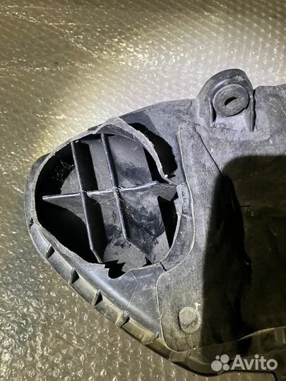 Корпус воздушного фильтра Mercedes-Benz W212 OM276