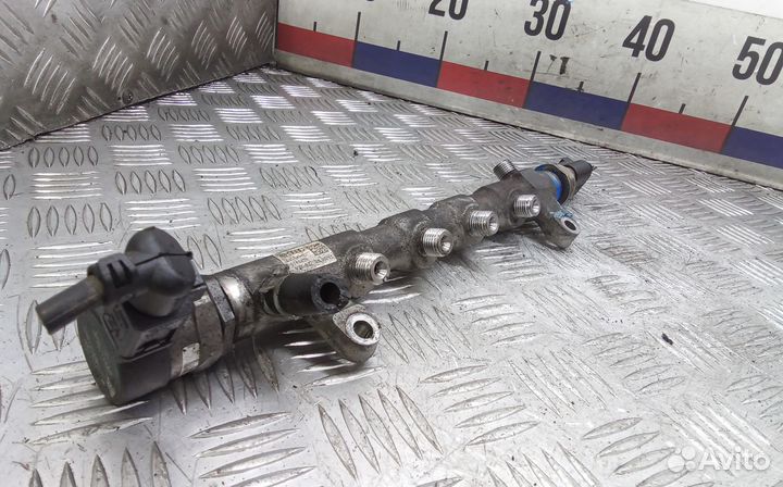 Топливная рампа дизельная volkswagen passat B7 2011