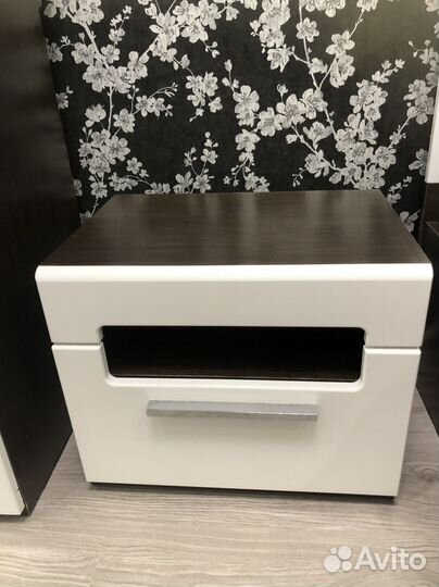 Тумба прикроватная