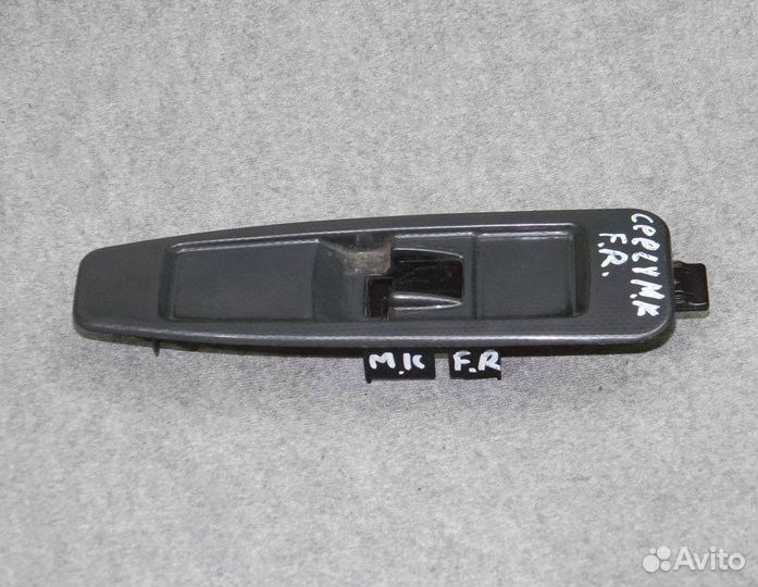 Накладка кнопки стеклоподъемника передняя правая G