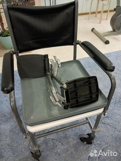 Кресло-стул с санитарным оснащение BWC 100