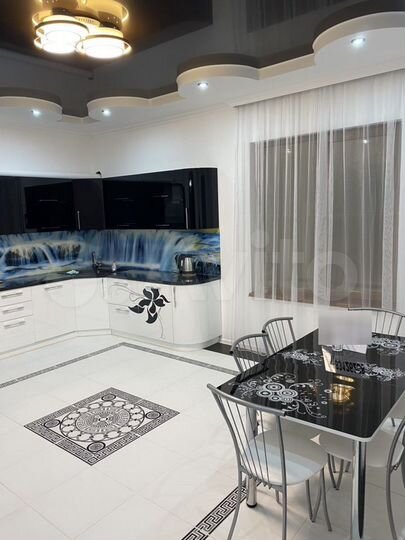 Дом 170 м² на участке 5 сот.