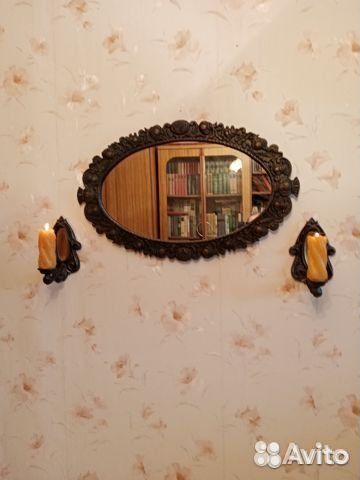 Винтажное зеркало с подсвечниками