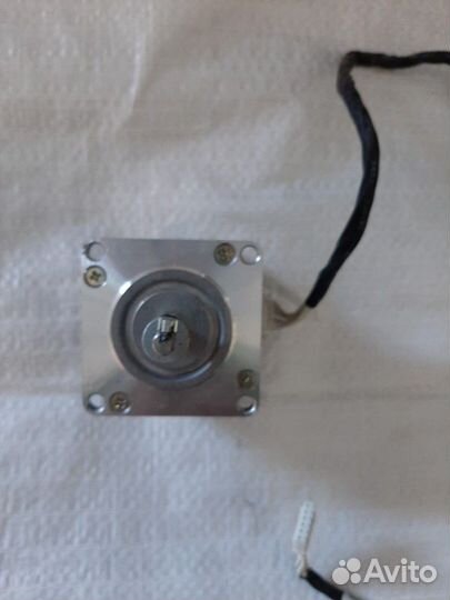 Шаговый двигатель