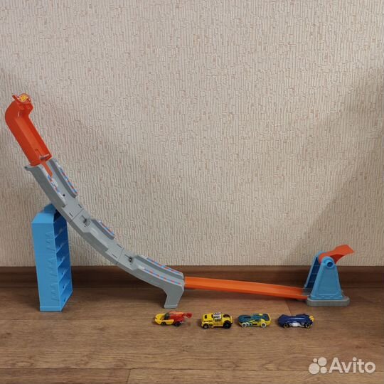 Хотвилс трек с машинками