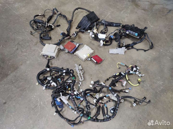 Проводка crown majesta uzs186