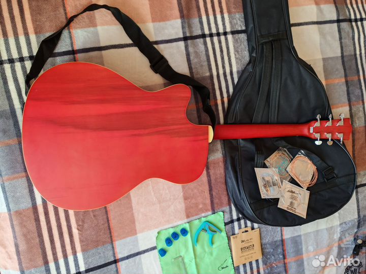 Акустическая гитара