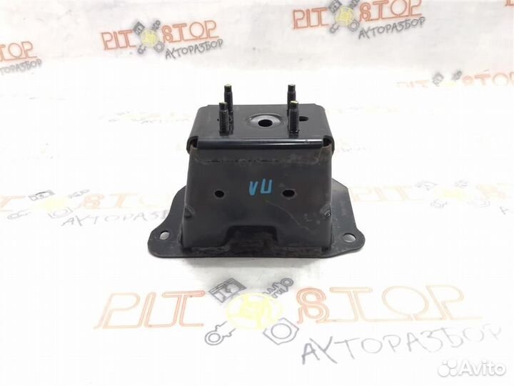 Кронштейн усилителя переденго бампера левый Nissa