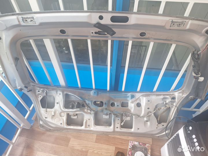 Крышка багажника мазда familia