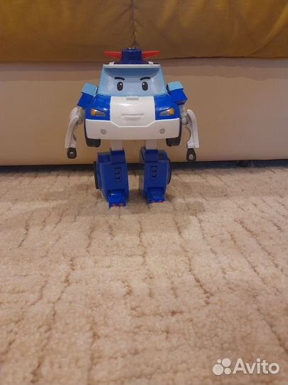 Поли робокар трансформер на пульте управления