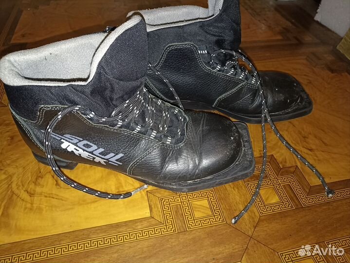 Лыжные ботинки