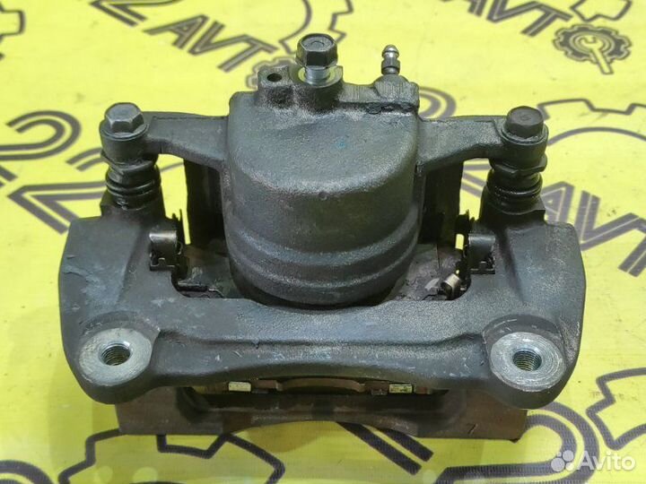 Суппорт передний правый Toyota Harrier GSU30 2grfe