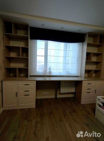 Рабочая зона в углу у окна