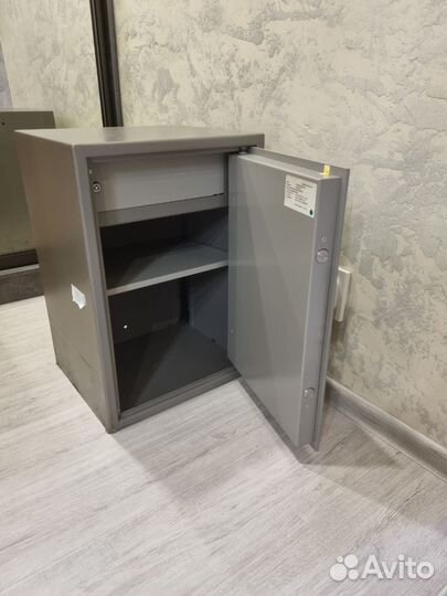 Сейф металлический большой
