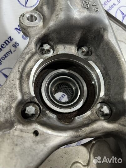 Передняя левая цапфа