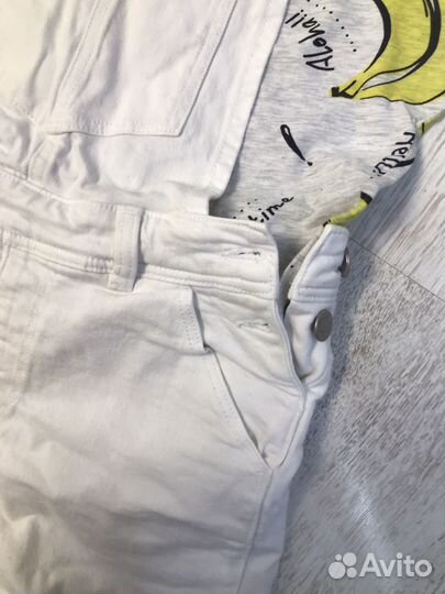 Женские джинсовые шорты с футболкой и повязкой