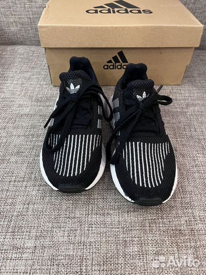 Кроссовки adidas