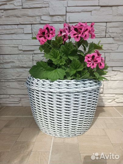 Кашпо из ротанга