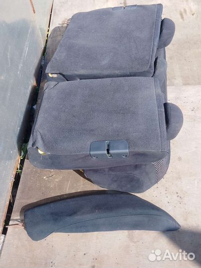Сиденье заднее Nissan Tiida C11