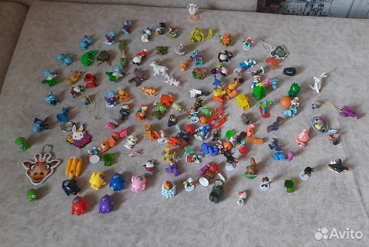 Много киндр игушек