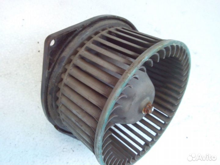 Nissan Primera P-10 Вентилятор отопителя салона