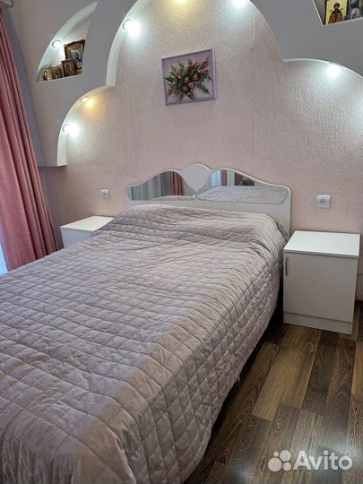 Кровать двуспальная 140 х 200 с двумя тумбами