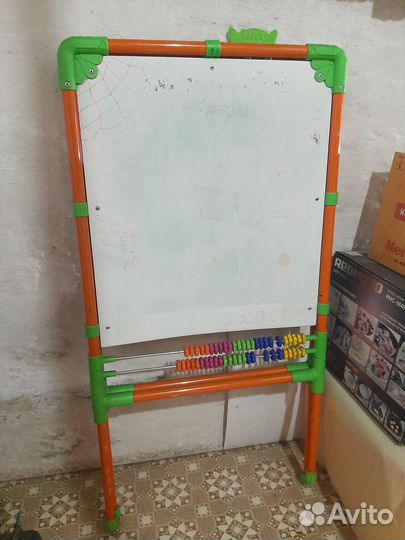 Рисовать маркерами, мелками, на бумаге мольберт