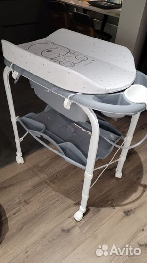 Ванночка с пеленальным столиком