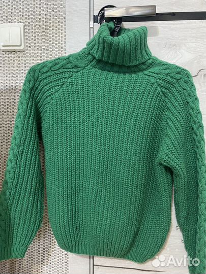 Свитер зелёный тёплый