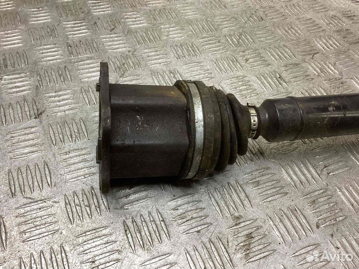 Привод правый передний Volkswagen Passat