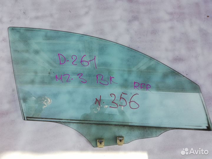 Стекло двери передней правой Mazda 3