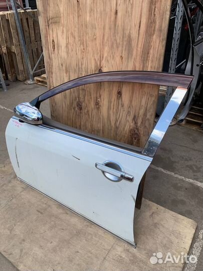 Левая передняя дверь Nissan Teana J31