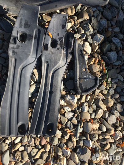 Брызговик подкрылок Toyota Noah 2002