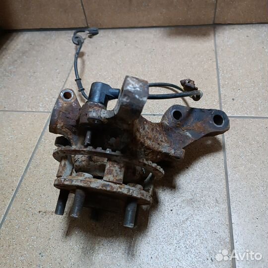 Кулак + ступица передний левый subaru legacy 2